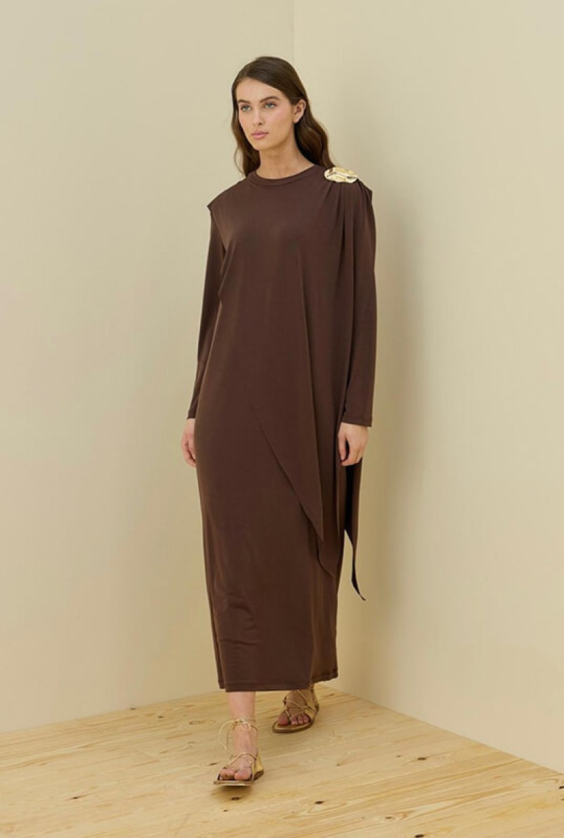 Mira Omuz Aksesuarlı Uzun Elbise